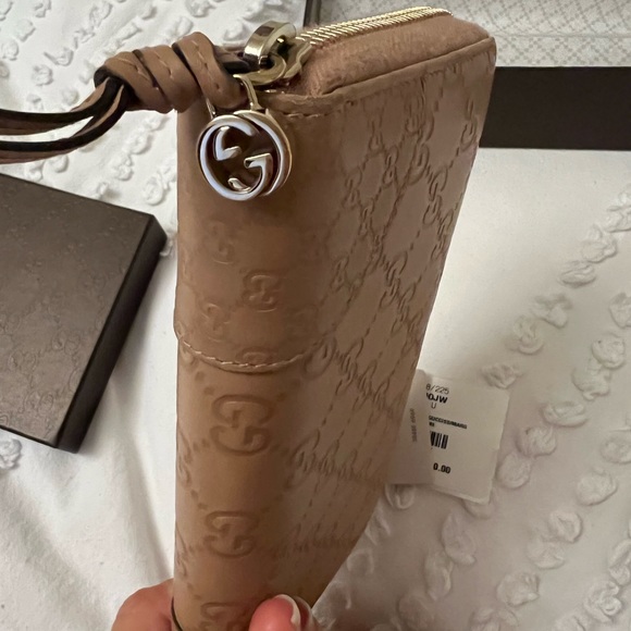 Brand new Gucci wallet in beautiful color! - Picture 5 of 5